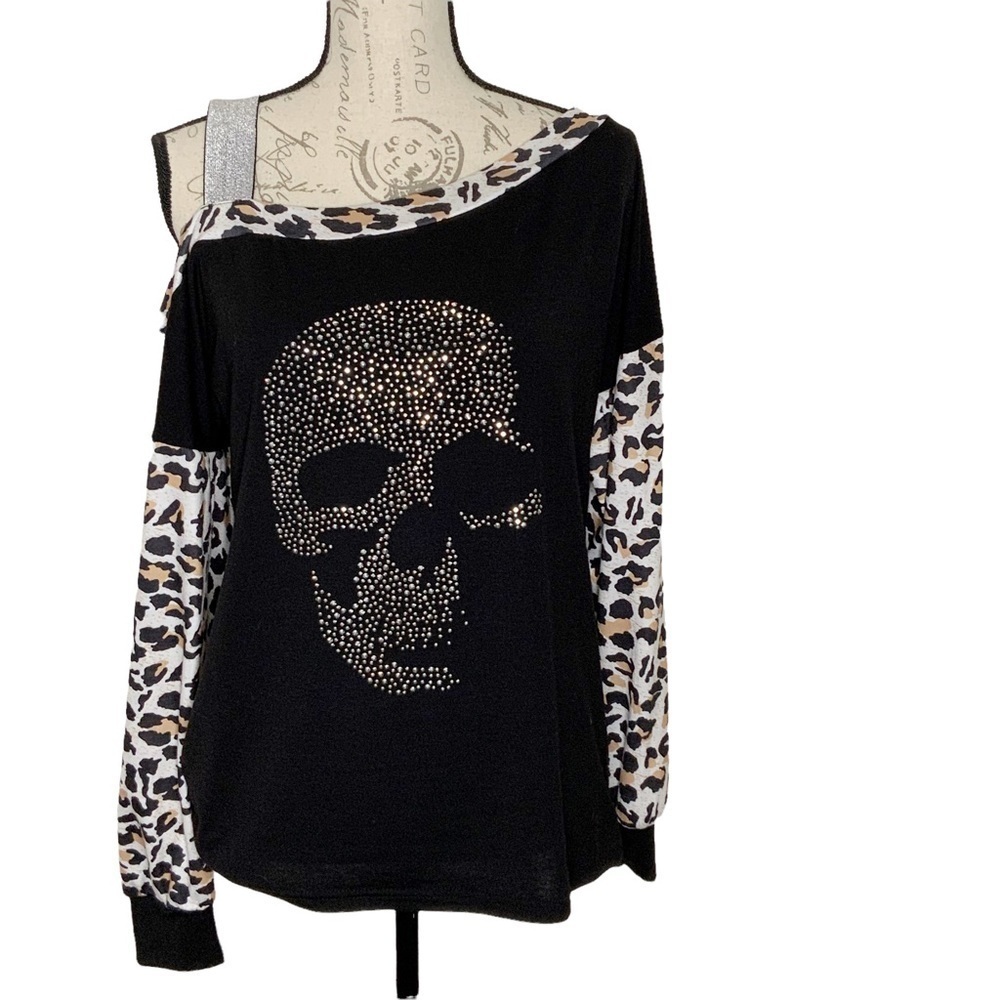SHEILAY black off the shoulder blouse. Sequined strap. Animal print. Size S - Picture 4 of 8